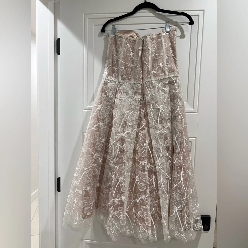NADINE MERABI OLIVIA DRESS WHITE LACE - Picture 2 of 3
